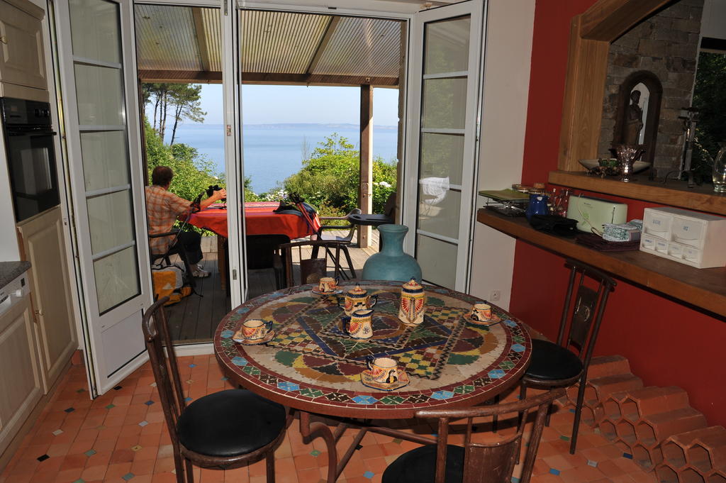 Bed and Breakfast Les Fous De Bassans Poullan-sur-Mer Exteriér fotografie